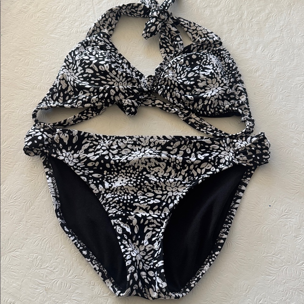Mossimo  Womens Black and White Patterned Bikini Medium